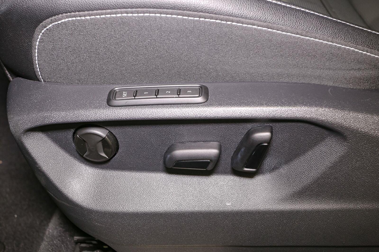 Used 2025 WH Volkswagen 2.0T SEL image 44