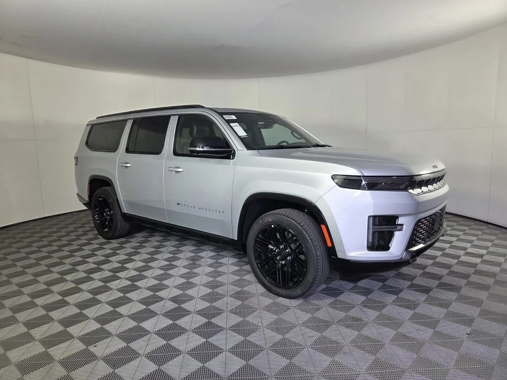 New 2026 Silver-Zynith Exterior Paint Jeep Limited Reserve image 2