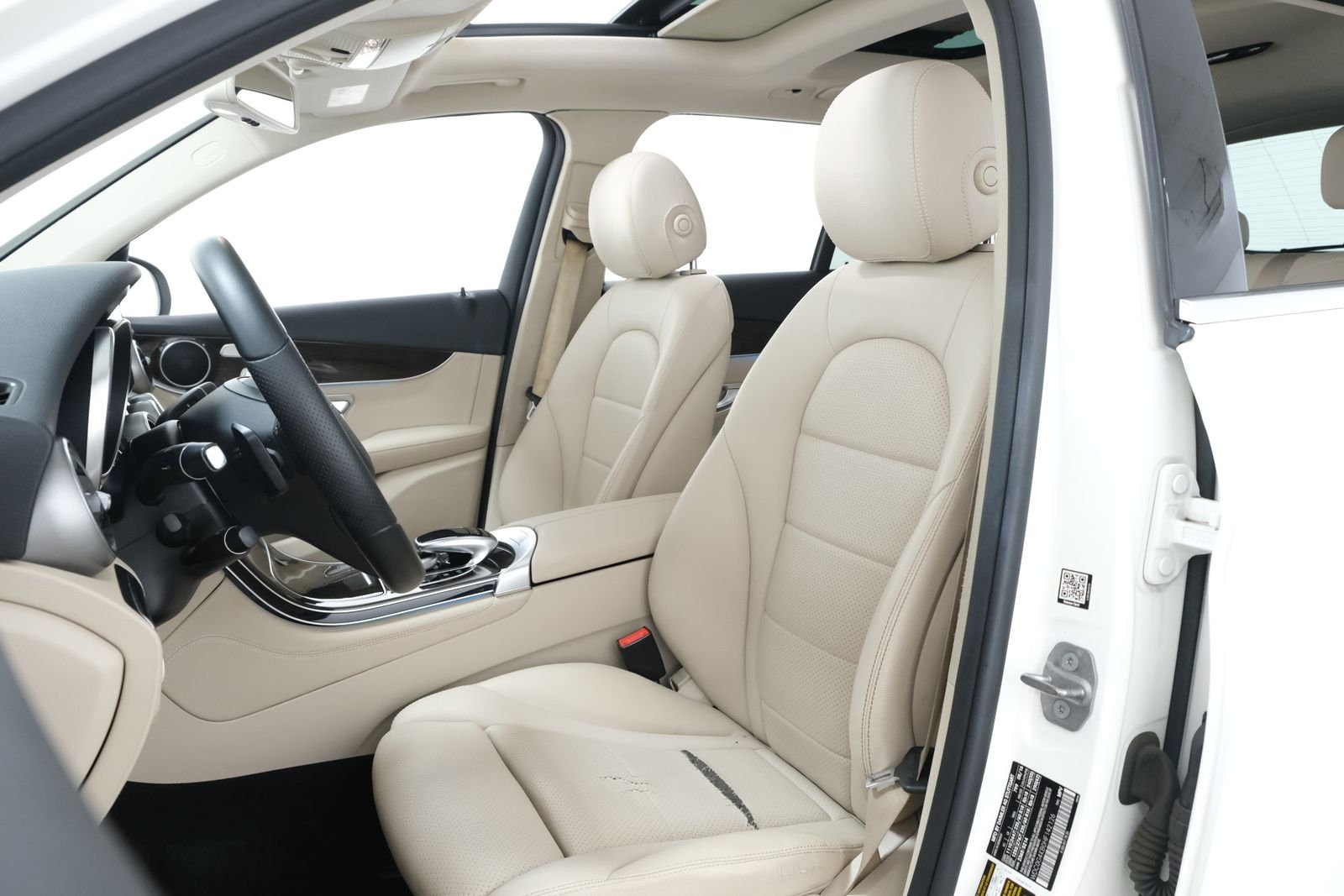 Used 2017 designo Diamond White Metallic Mercedes-Benz GLC 300 image 28