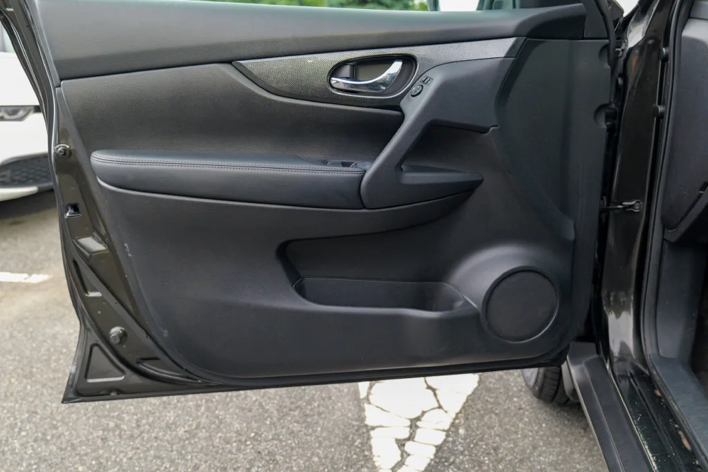Used 2015 Midnight Jade Nissan SL image 16