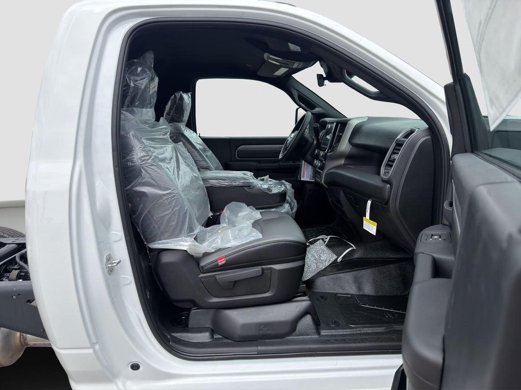 New 2026 Bright White Clearcoat RAM Tradesman image 26