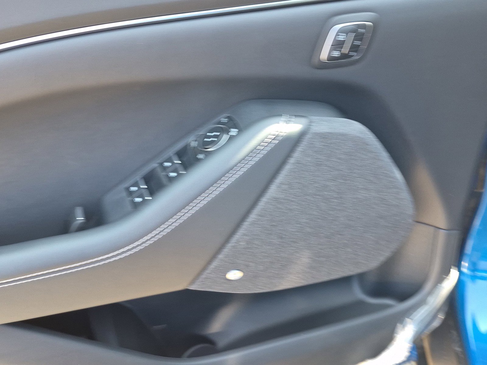 New 2026 Velocity Blue Metallic Ford Premium image 23