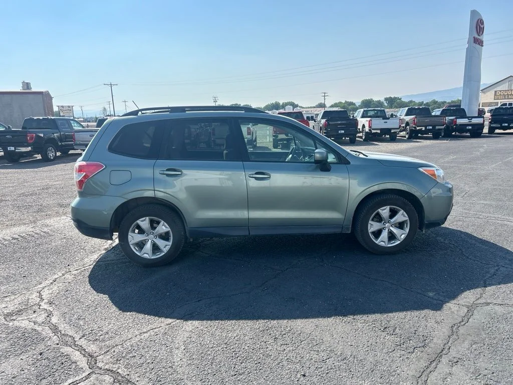 Used 2015 Green Subaru 2.5i Premium image 8