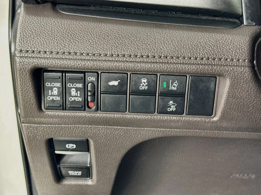 Certified Used 2018 White Honda EX-L image 13