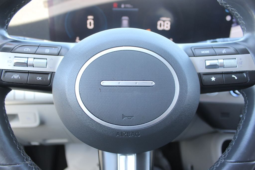 Used 2024 White Hyundai SEL image 25