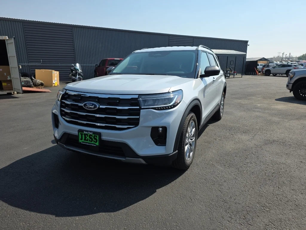 New 2026 Space White Metallic Ford Active image 1