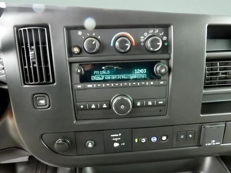 2025 Chevrolet Express Cargo Work Van - Photo 9