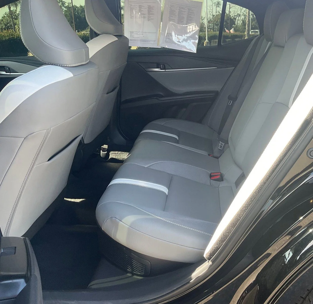 2025 Toyota Camry SE - Photo 9