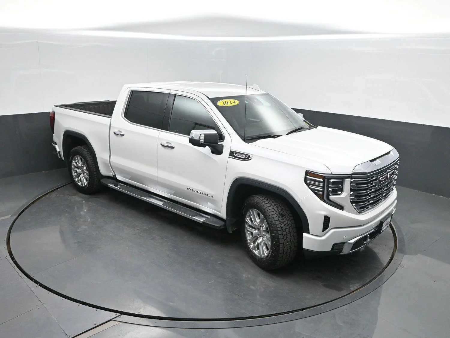 Used 2024 White Frost Tricoat GMC Denali image 45