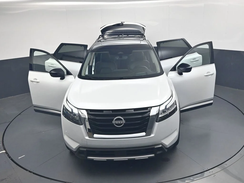 Used 2025 White Nissan Platinum image 50