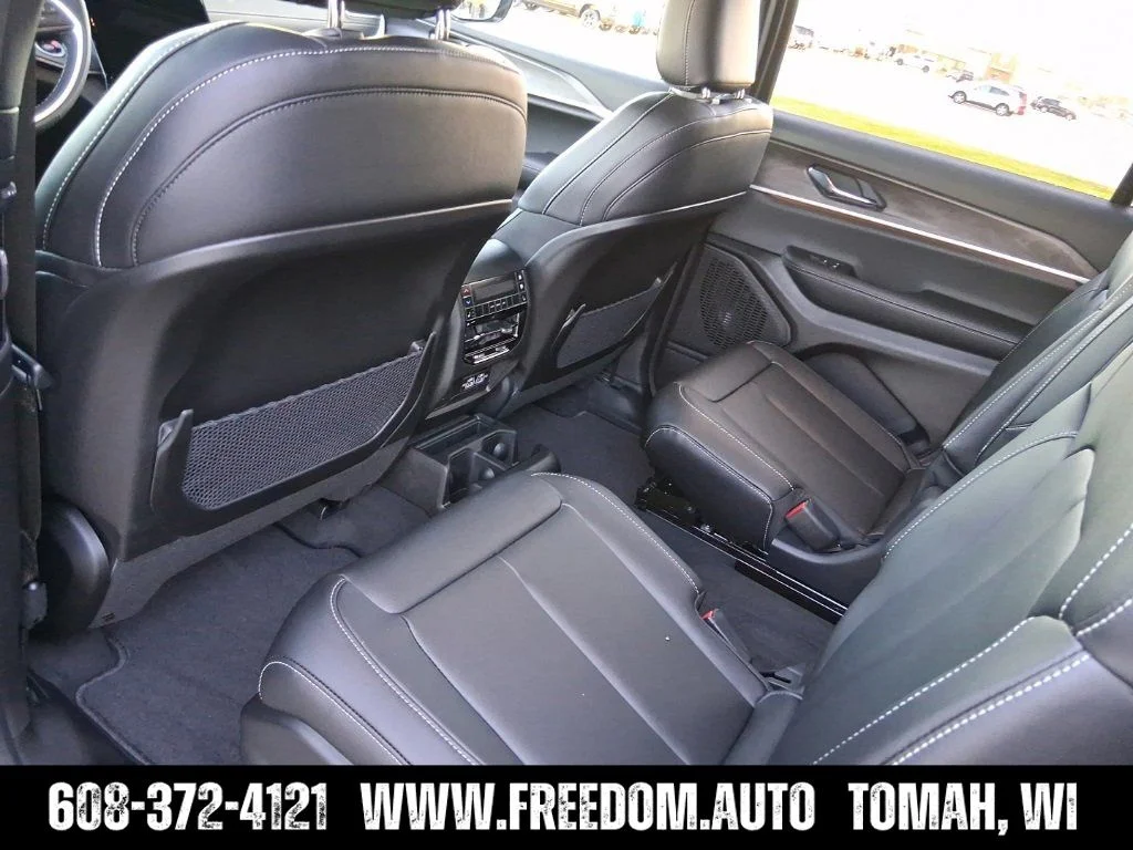 Used 2025 Silver Zynith Jeep Limited image 18
