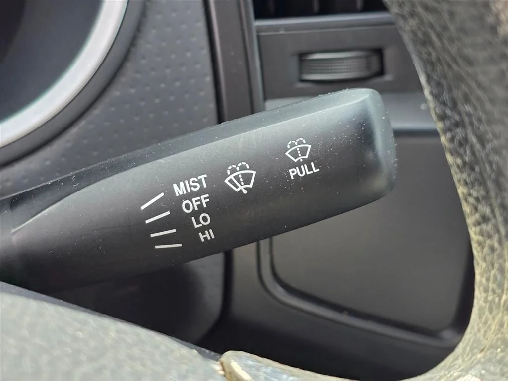 Used 2007 White Toyota  image 19