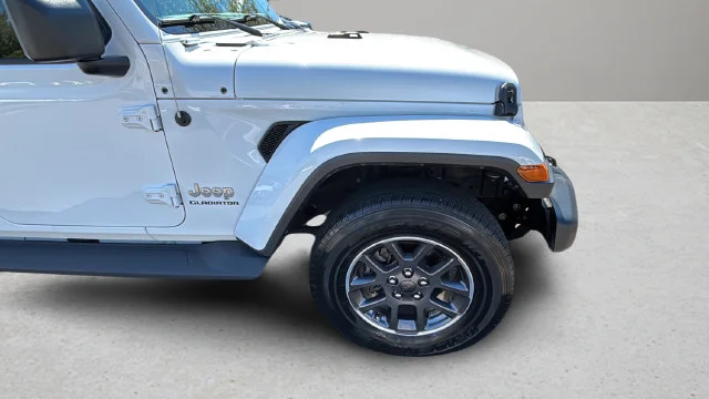 Used 2020 White Jeep Overland image 35