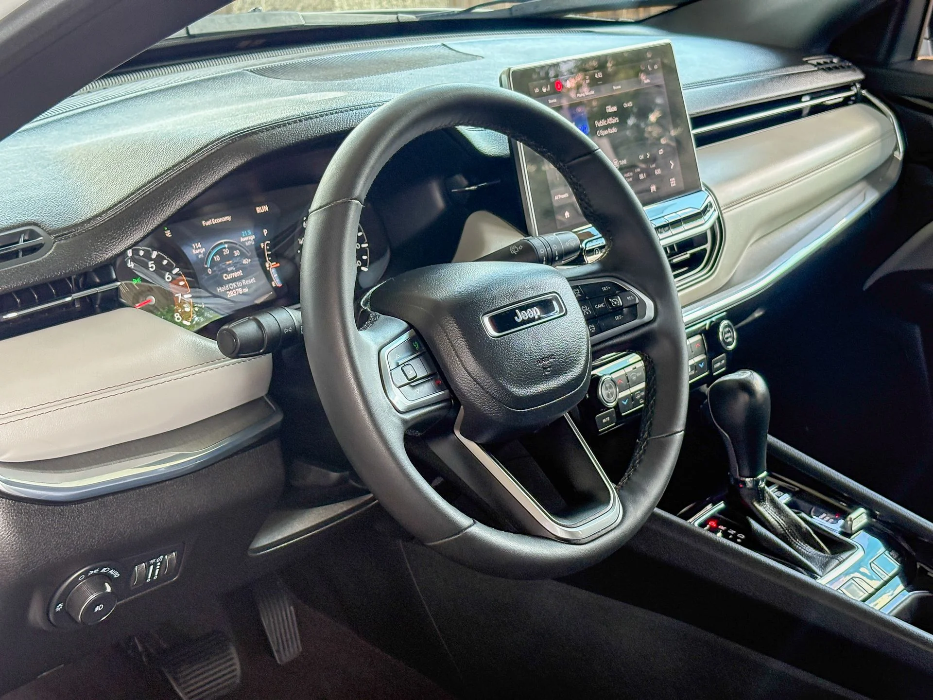 Used 2023 White Jeep Limited image 6