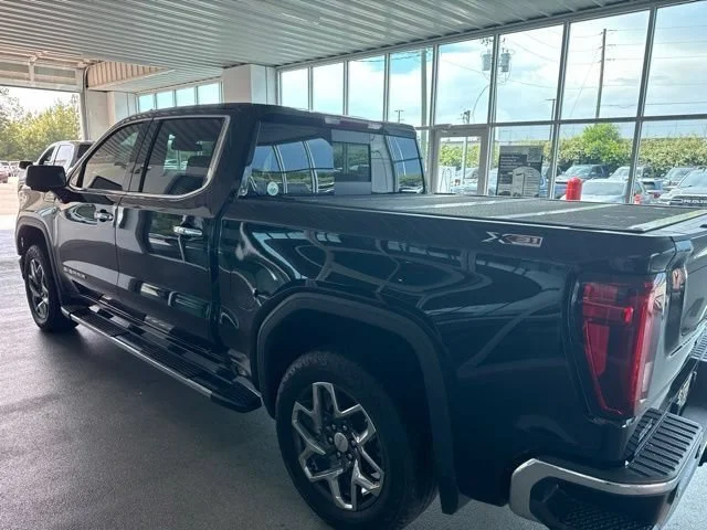 Used 2024 Onyx Black GMC SLT image 9