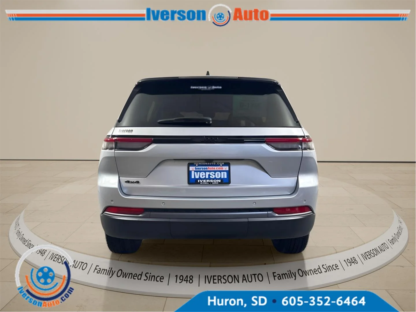 New 2026 Silver Zynith Exterior Paint Jeep Laredo Altitude image 9