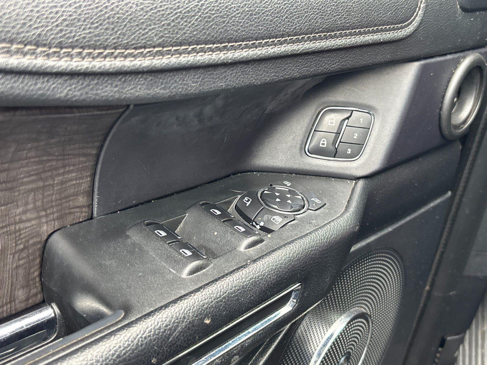 Used 2020 Agate Black FORD LIMI image 13