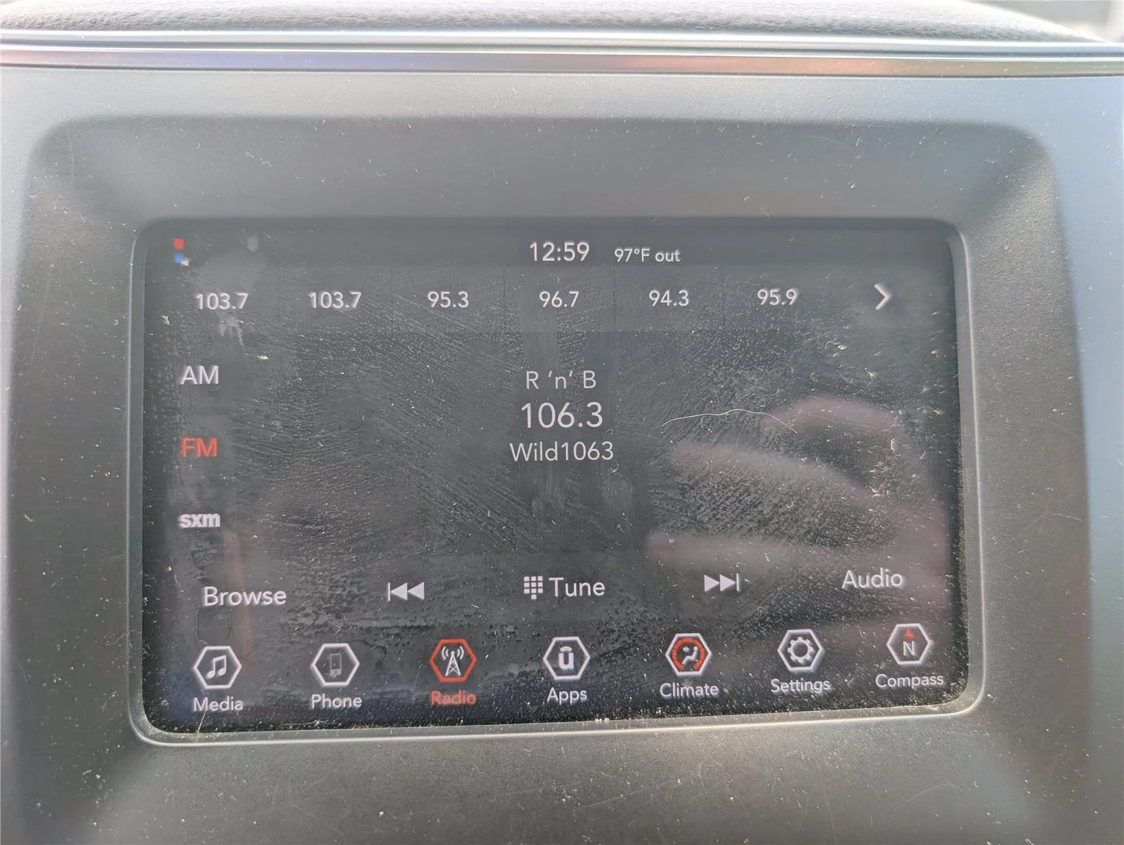 Used 2019 Velvet Red Pearlcoat Jeep Latitude image 14