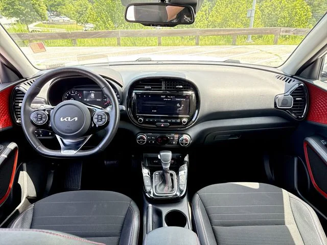 Used 2022 White Kia Turbo image 21