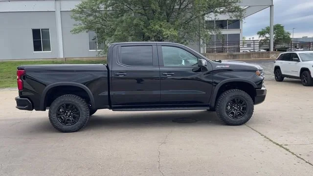 2026 Chevrolet Silverado 1500 ZR2 - Photo 9