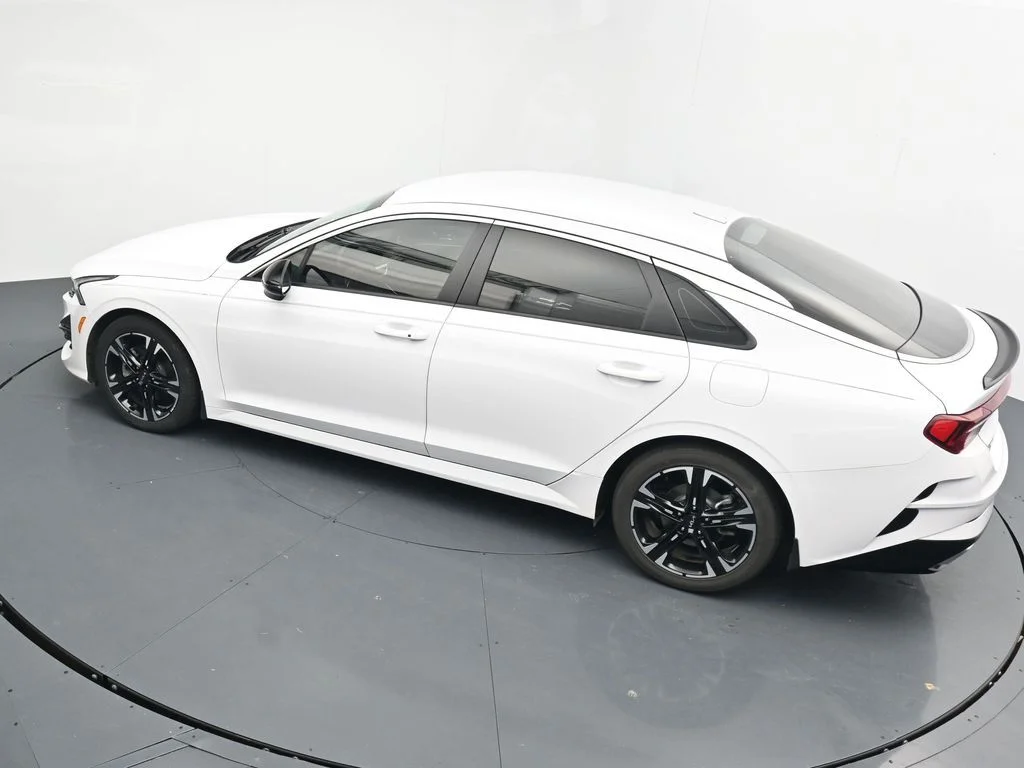 Used 2023 White Kia GT-Line image 27