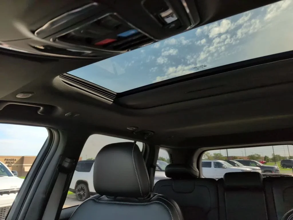 New 2026 White Jeep Altitude image 24