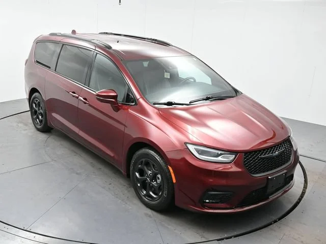 Used 2021 Velvet Red Pearlc Chrysler Hybrid Limited image 32