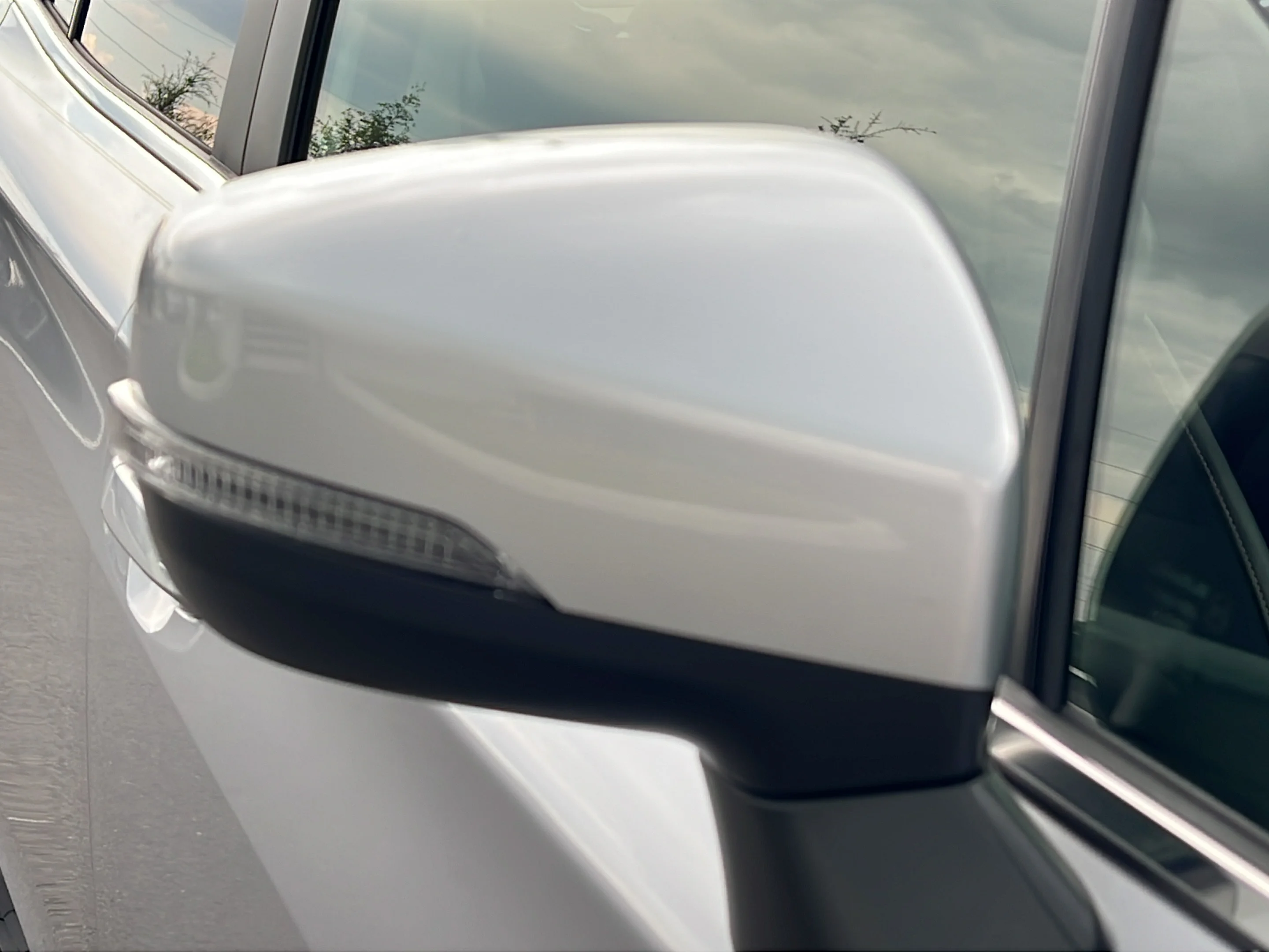 Used 2019 Ice Silver Metallic Subaru Limited image 28