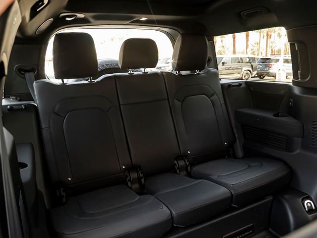 Certified Used 2023 Carpathian Gray Premium Metallic Land Rover SE image 27