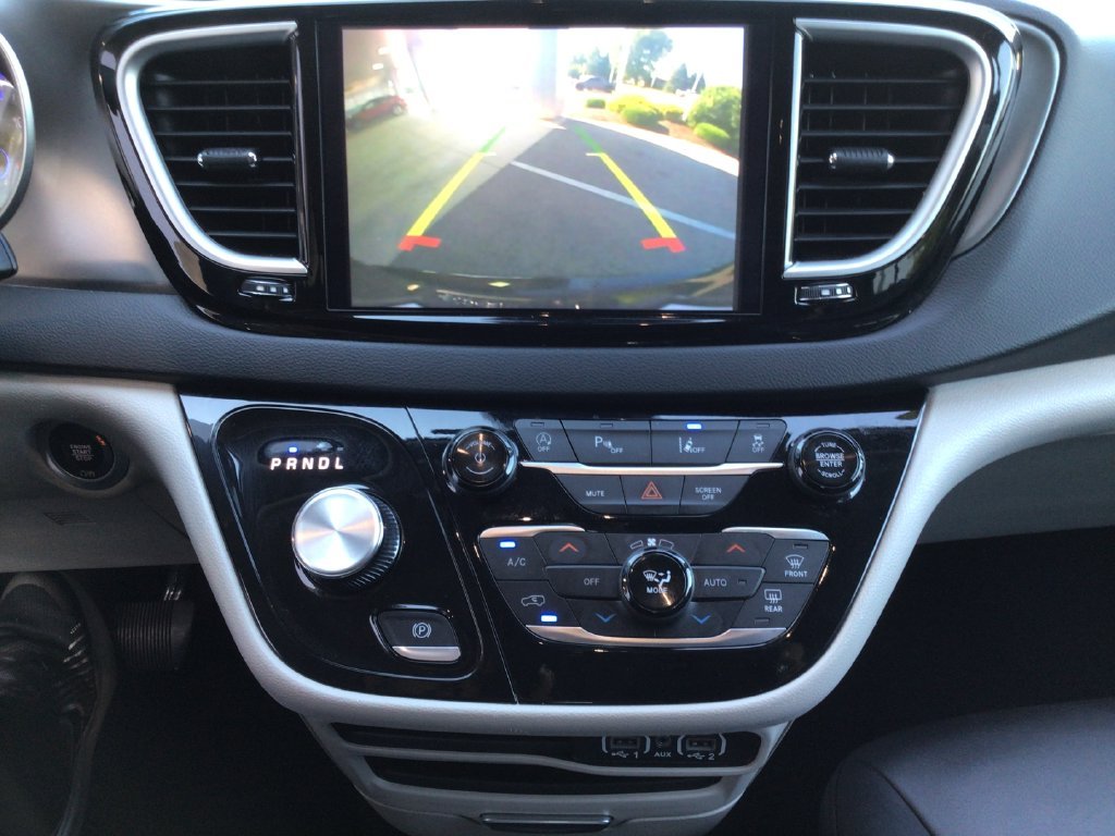 Used 2024 Black Chrysler Touring L image 27