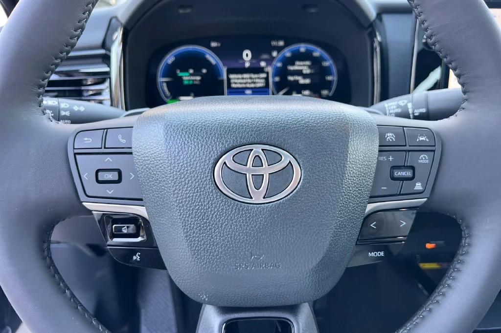 New 2026 Wind Chill Pearl Toyota XSE image 25