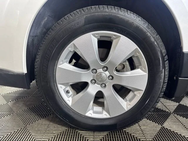 Used 2011 Satin White Pearl Subaru 2.5i image 10
