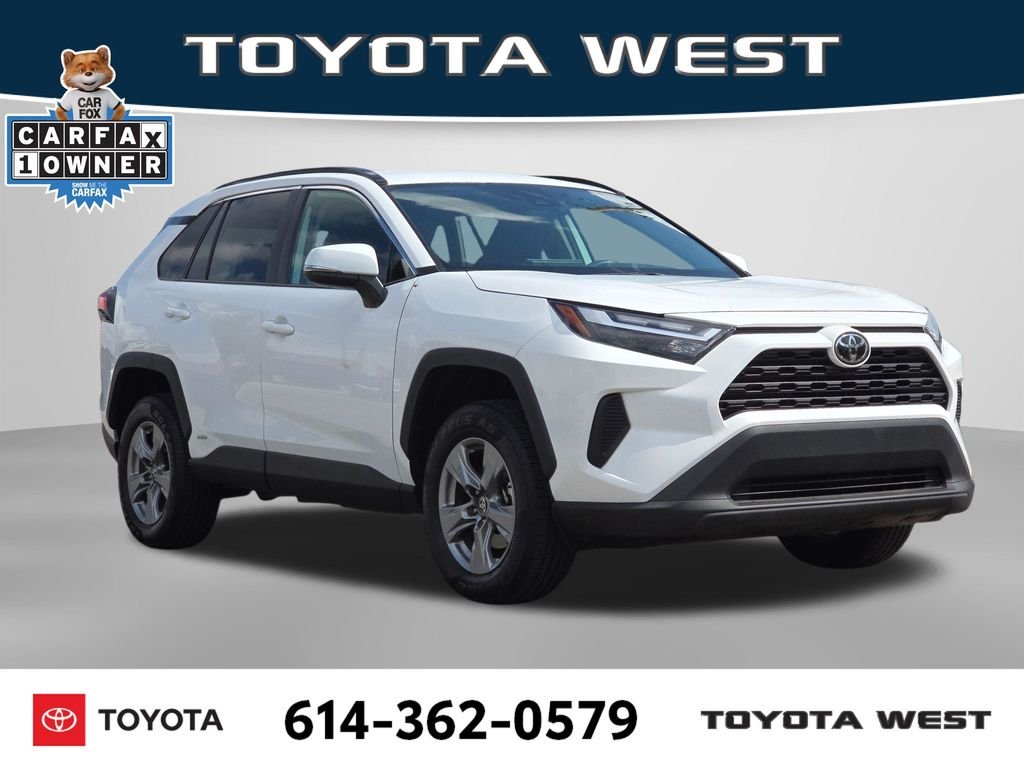 Used 2025 White Toyota XLE image 3