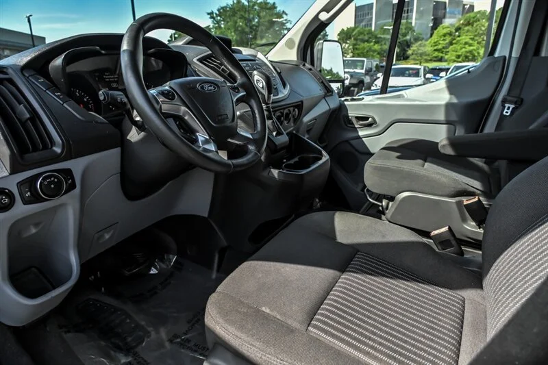 Used 2016 Oxford White Ford 150 XLT image 9
