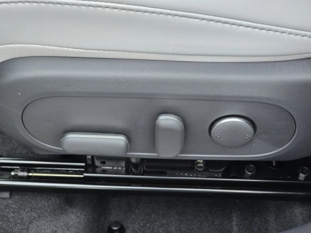 New 2027 Green Hyundai SEL Premium image 17