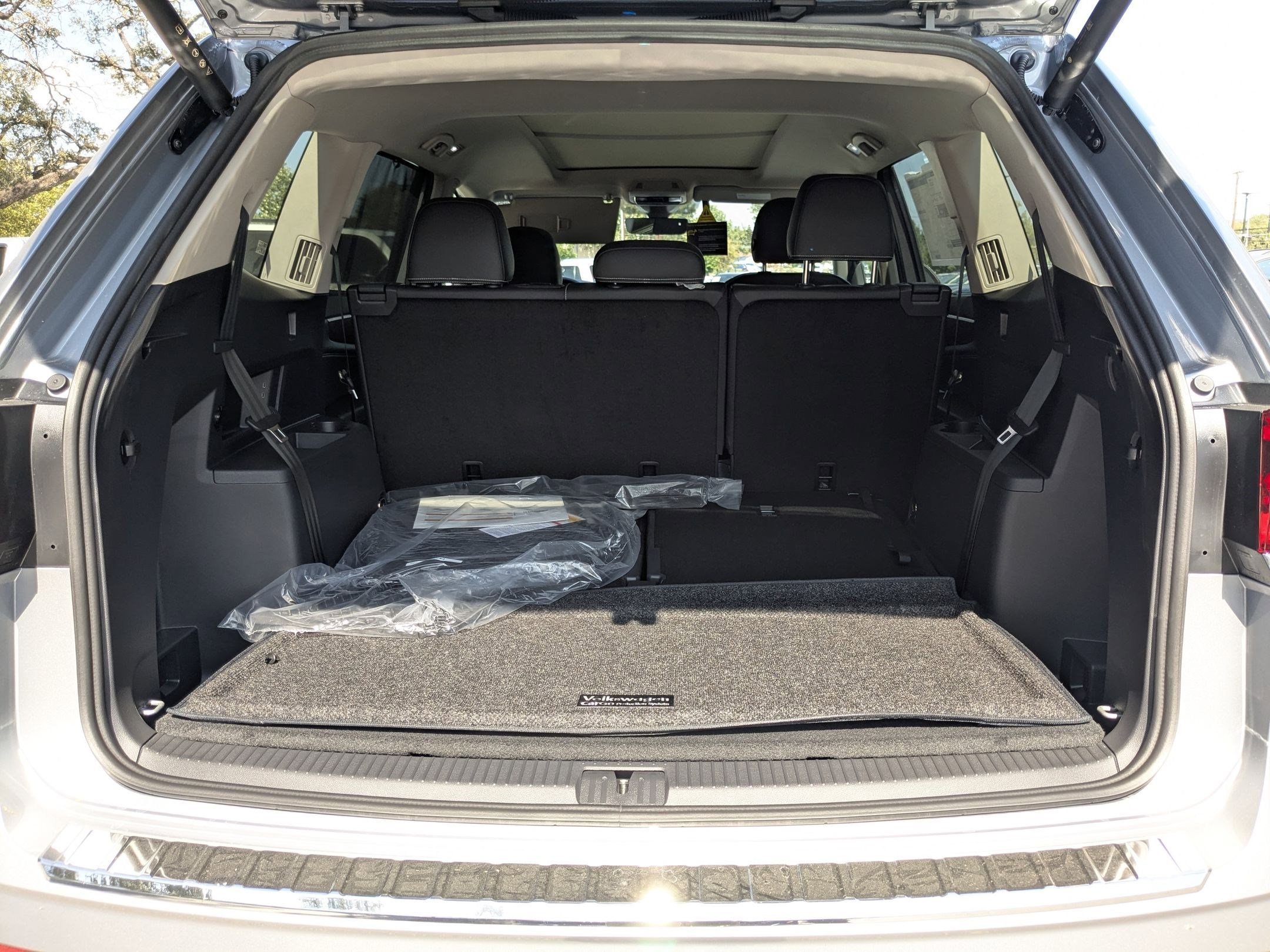 New 2026 Silver Mist Metallic Volkswagen 2.0T SE w/Technology image 18