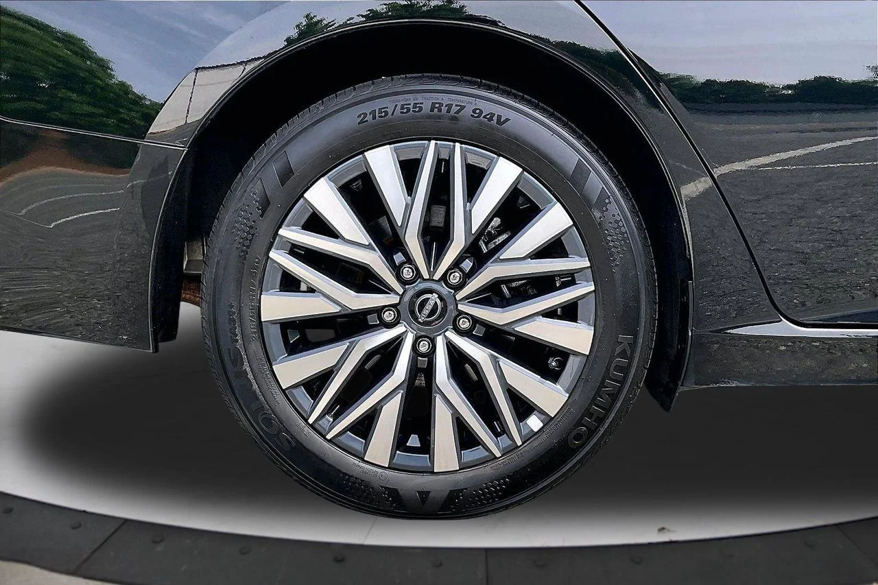 Used 2025 Black Nissan 2.5 SV image 34