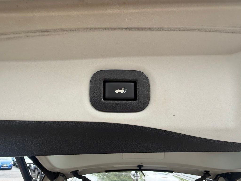 Used 2015 Green Nissan SL image 24