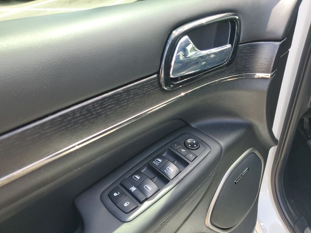 Used 2021 White Jeep Overland image 10