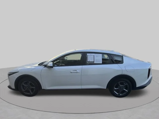 Used 2025 White Kia LXS image 9