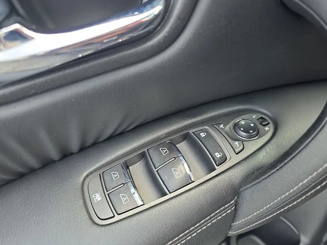 Used 2017 Gray INFINITI Base image 30