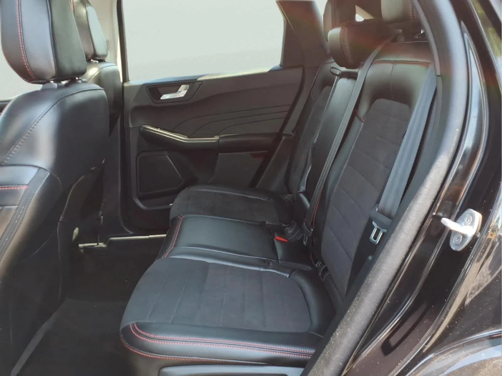 Used 2022 Agate Black Metallic Ford SEL image 29