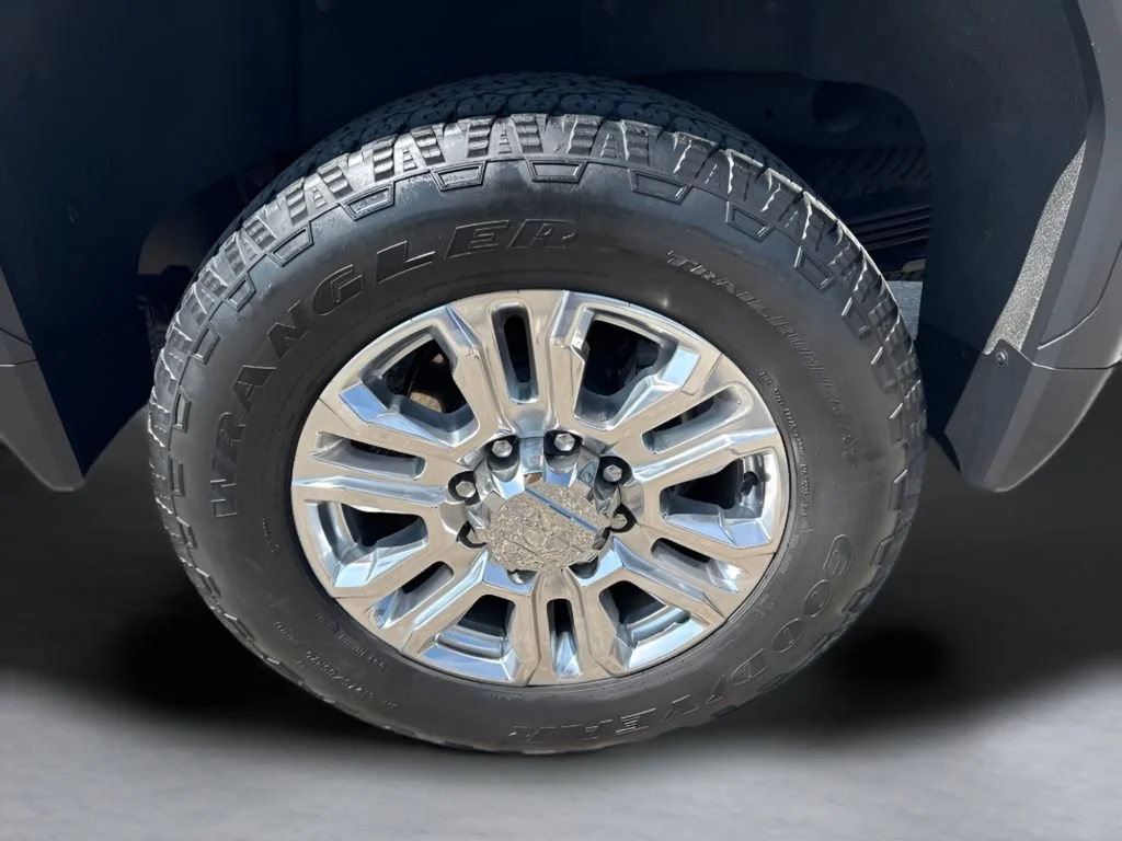 Used 2020 WHITE FROST TRICOAT GMC Denali image 35