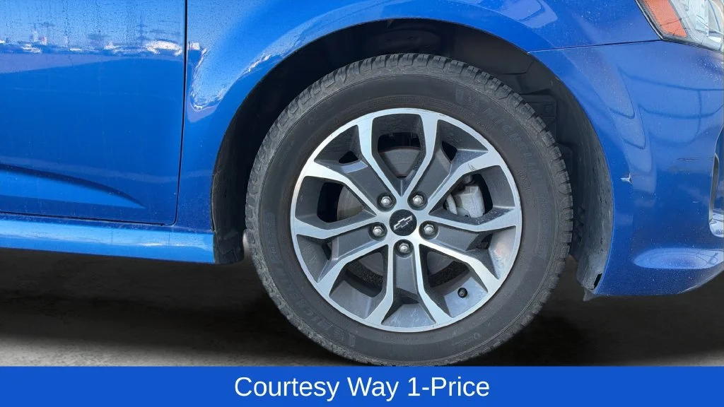 Used 2019 KINETIC BLUE METALLIC Chevrolet LT image 12