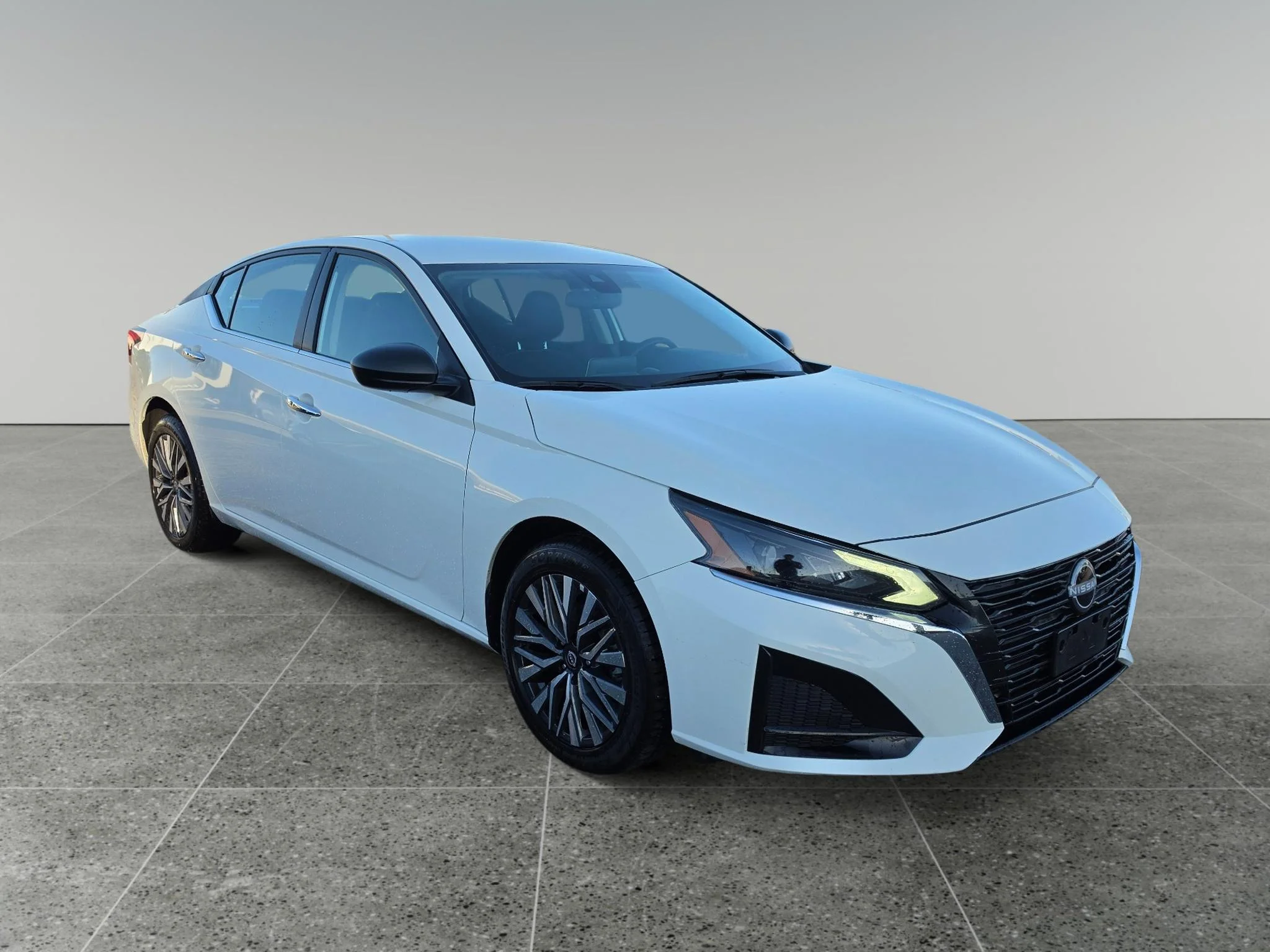 Used 2025 Glacier White Nissan SV image 8