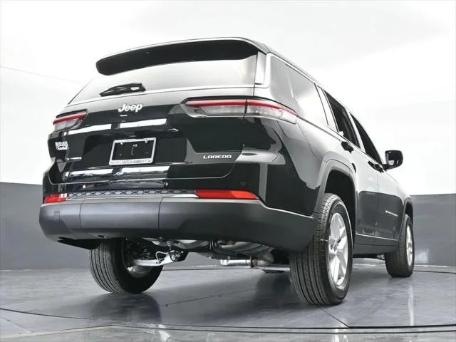 New 2026 Diamond Black Crystal Pearl-Coat Exterior Paint Jeep Laredo image 56