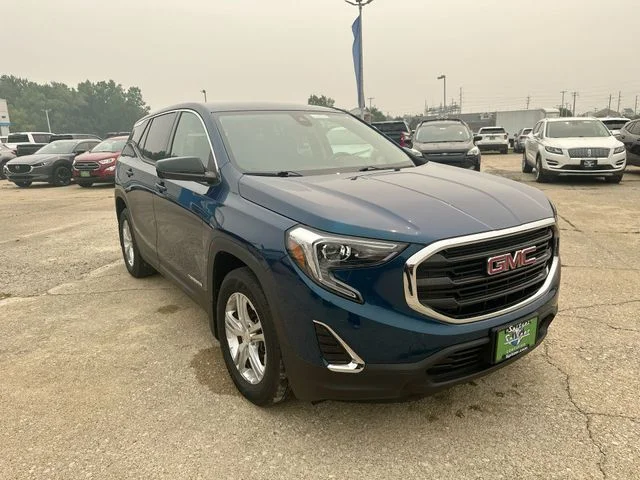 Used 2020 Blue GMC SLE image 12