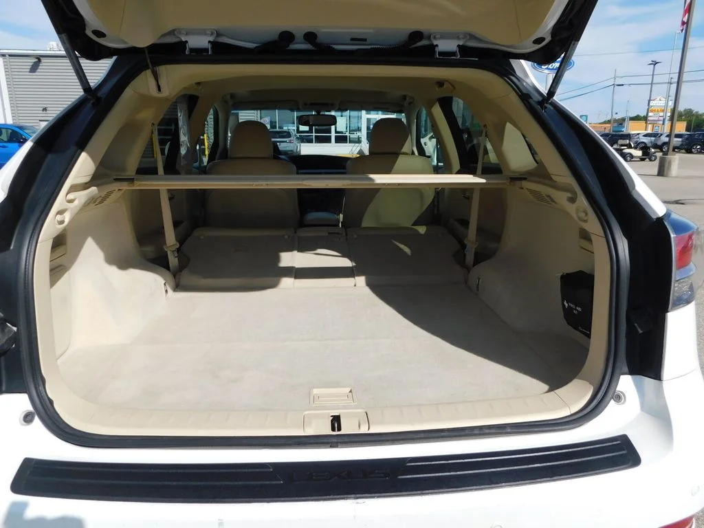 Used 2015 White Lexus 350 image 27