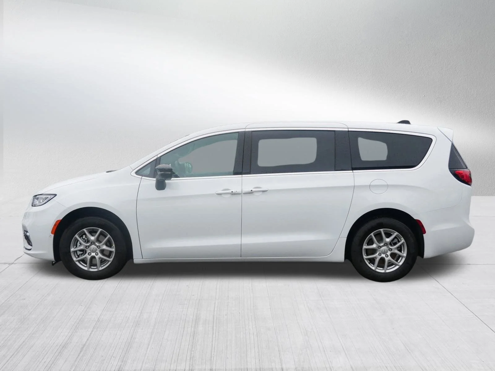 New 2026 Bright White Clear-Coat Exterior Paint Chrysler Select image 4