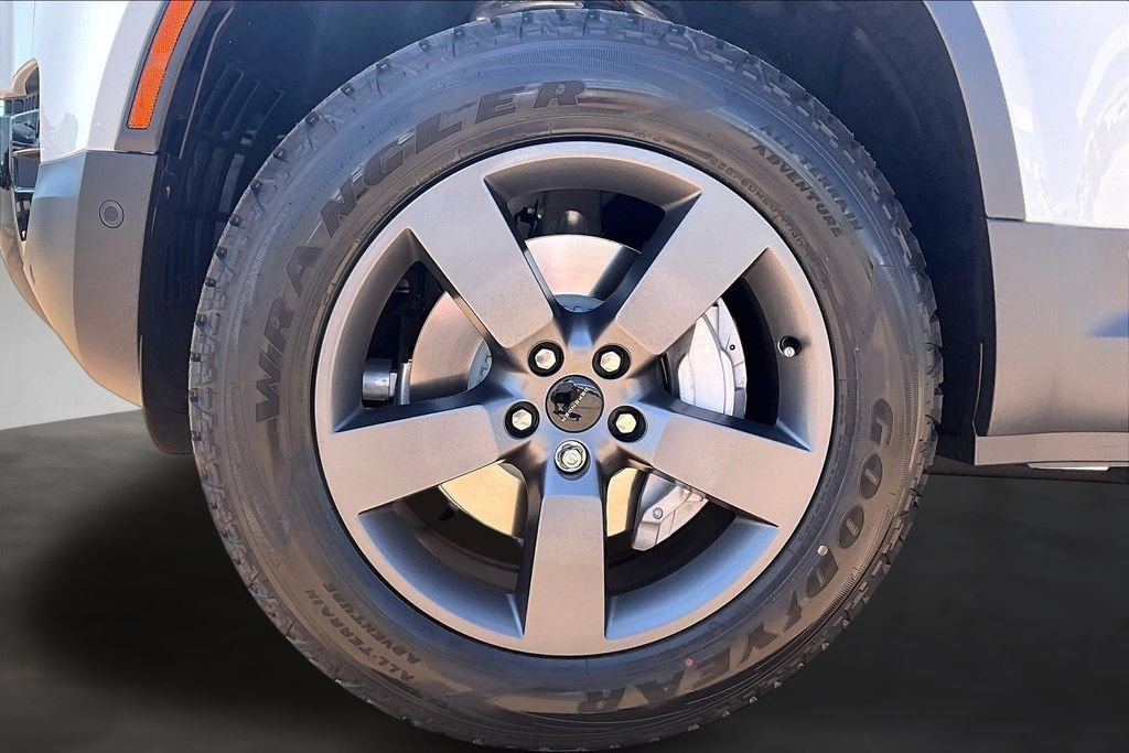 New 2026 Fuji White LAND ROVER S image 12